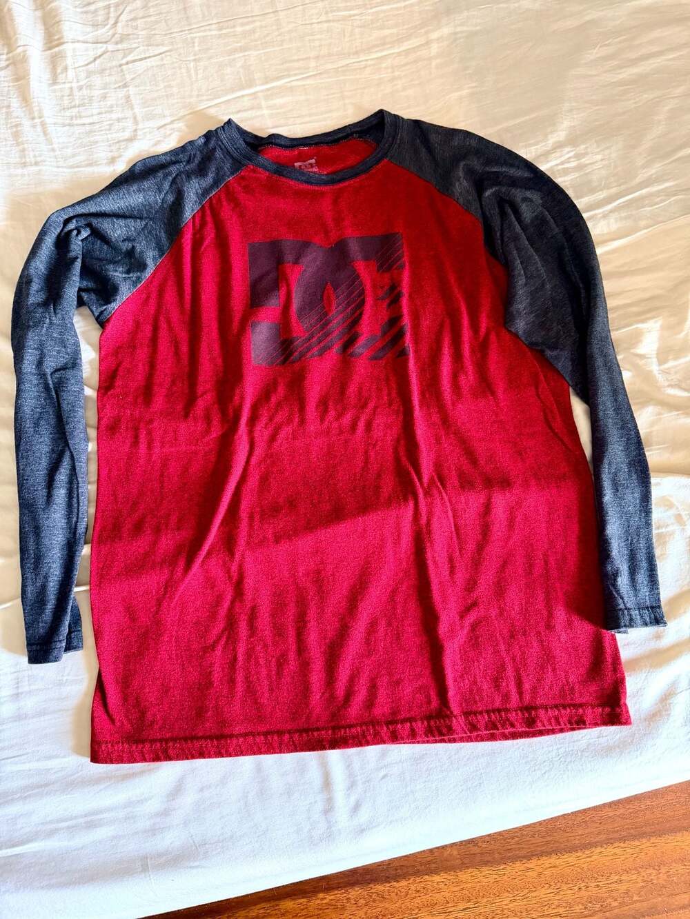 DC Shoes Men's Tri Blend Heather Red Gray LS Raglan Graphic T-Shirt L